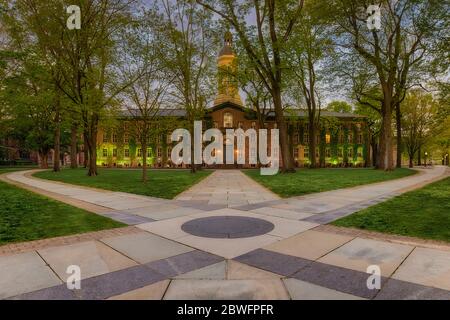 Princeton University Nassau Hall - das alte Nassau-Gebäude in der Princeton University in New Jersey. Nassau Hall ist das älteste Gebäude auf dem Campus. Stockfoto