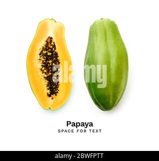 Kreative Layout Papaya ganze und geschnitten isoliert auf weißem Hintergrund. Sommer Obst Blick von oben Stockfoto