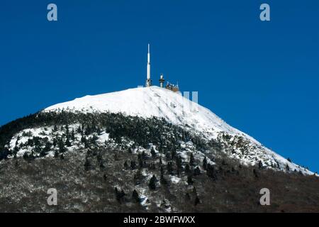 Wetterobservatorium und Sender TV auf dem Gipfel des Puy de Dome, regionaler Naturpark der Vulkane der Auvergne, UNESCO-Welterbe, Puy d Stockfoto