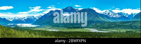Landschaftlich reizvolle Landschaft des Matanuska River entlang des Glenn Highway zwischen Anchorage und Glennallen, Alaska, USA Stockfoto