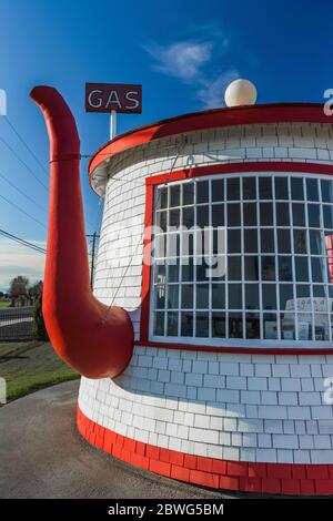 Teekanne Dome Service Station, ursprünglich eine Tankstelle und jetzt ein Besucherzentrum für Zillah, Washington State, USA [Keine Eigentumsfreigabe; verfügbar für e Stockfoto