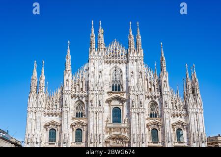 Mailand, Lombardei, Italien: Skulpturen und Carvigs auf der Fassade des Mailänder Doms Stockfoto