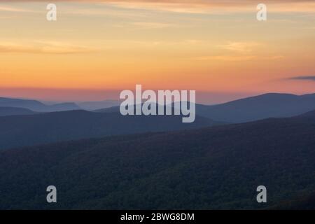 Teleaufnahmen des Sonnenuntergangs im Shenandoah Nationalpark Stockfoto