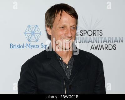 11. Juli 2017: Tony Hawk nimmt an der dritten jährlichen Sports Humanitarian of the Year Awards in LA LIVEâ €™S die Novo in Los Angeles am 11. Juli 2017. (Bild: © Billy Bennight/ZUMA Wire) Stockfoto