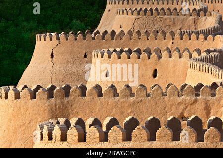 Alte Mauern der Stadt Chiwa bei Sonnenuntergang, Usbekistan Stockfoto