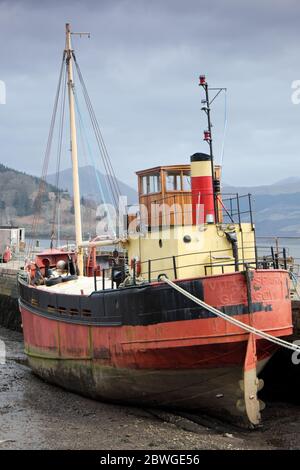 Der Clyde Puffer "The Vital Spark of Glasgow" liegt am Inverary Pier, Argyll and Bute, Schottland, Großbritannien Stockfoto