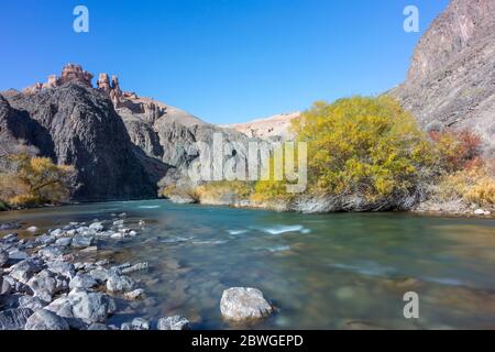 Fluss Charyn im Charyn Canyon in Kasachstan Stockfoto