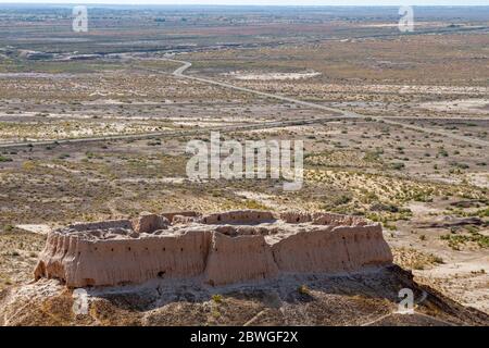 Blick über die Überreste der Festung Ayaz Kala in Karakalpakstan, Usbekistan Stockfoto