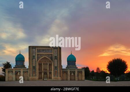 Barakhan Madrassa in Khast Imam Religious Complex, bei Sonnenuntergang in Taschkent, Usbekistan Stockfoto