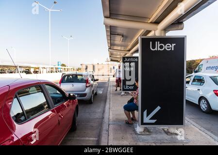 Mendoza, Argentinien - 23. Januar 2019: Parkplatz am Flughafen Plumerillo Stockfoto