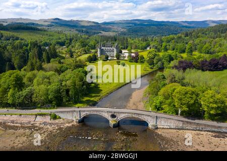 Luftaufnahme von Inveraray Castle in Argyll and Bute, Schottland, Großbritannien Stockfoto