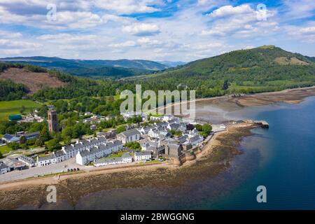 Luftaufnahme der Stadt Inveraray neben Loch Fyne in Argyll und Bute, Schottland, Großbritannien Stockfoto