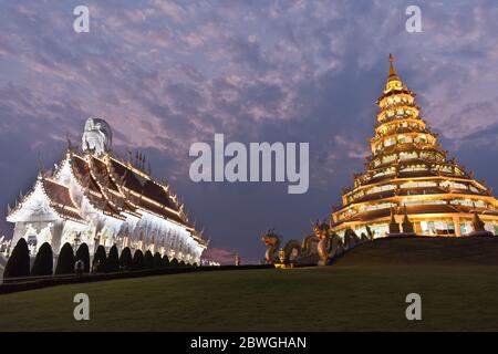 Huay Pla Kang Tempel in der Nacht, Chiang Rai, Thailand, Asien Stockfoto