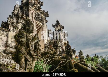 Skulptur am Eingang des Pura Lempuyang Tempels auf Bali, Indonesien Stockfoto