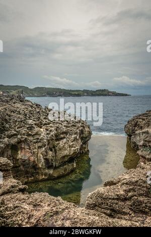 Angel's Billabong ist natürliche Infinity Pool auf der Insel Nusa Penida, Bali, Indonesien Stockfoto