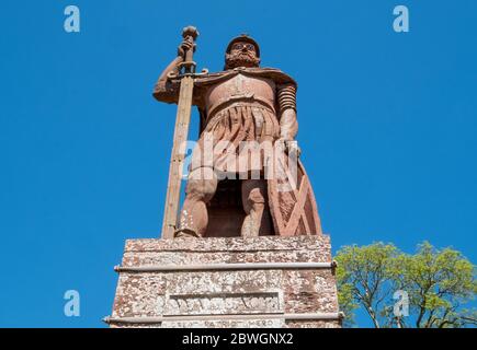 Die William Wallace Statue auf dem Gelände des Bemersyde Landgutes, nahe Melrose in den schottischen Grenzen ist eine Statue, die an William Wallace erinnert. Stockfoto