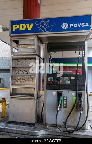 Caracas, Miranda, Venezuela. Juni 2020. Die meisten Tankstellen öffneten in Caracas nicht für Gas, weil die neuen Zahlungssysteme nicht richtig funktionieren oder sie nicht mit Gas versorgt wurden.Quelle: Jimmy Villalta/ZUMA Wire/Alamy Live News Stockfoto