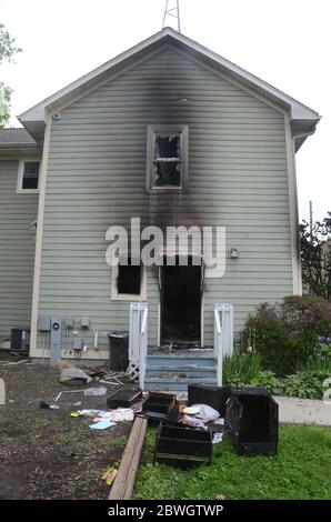 Racine, Wisconsin, USA. Juni 2020. Das Thelma Orr Community Oriented Policing (COP) House in Racine, Wisconsin, wurde Anfang Juni 2020 durch einen Brand erheblich beschädigt. Orr war ein geliebtes Mitglied der afroamerikanischen Gemeinde der Stadt und Polizeichef Arthel Howell sagte, dass er Informationen habe, die ihm Grund geben zu glauben, dass das Feuer von niemandem aus der Racine-Gemeinschaft gesetzt wurde. Quelle: Mark Hertzberg/ZUMA Wire/Alamy Live News Stockfoto