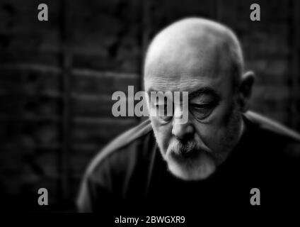 Selbstportrait mit Isolation, Einsamkeit und Depression während der Lockdown von Covid 19 Stockfoto