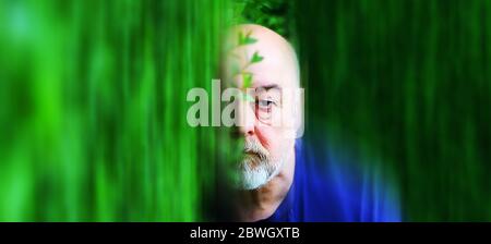 Selbstportrait mit Isolation, Depression und Einsamkeit während der Lockdown von Covid 19 Stockfoto