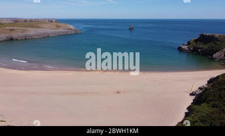 Luftaufnahme des Broad Haven South Beach, Barafundle Bay in der Nähe von Bosherston Stockfoto