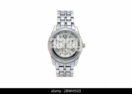 Silberfarbene Metall-Chronograph-Armbanduhr mit Jubilee-Armband, weißem Ziffernblatt und römischen Ziffern auf weißem Hintergrund isoliert. Stockfoto