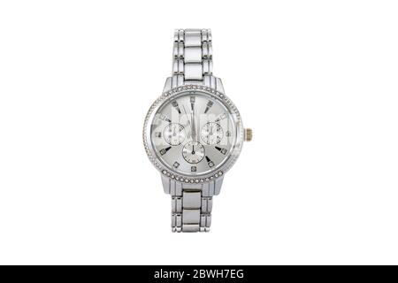 Silberfarbene elegante Chronograph-Armbanduhr mit Metall-Armband im Austernstil und weißem Ziffernblatt mit kleinen Zifferblättern auf weißem Hintergrund isoliert. Stockfoto