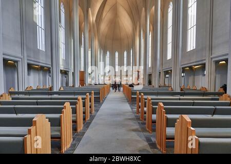 Moderne Kathedrale innen Stockfoto