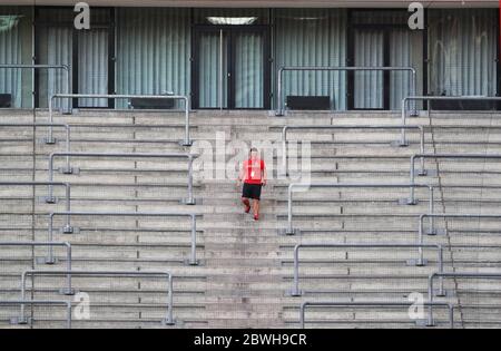 Stadt Köln, Deutschland. Juni 2020. Ghost-Spiel, leer, leere Plätze, Bereich, Tribüne, Stadion, Block, innen, Sport: Fußball: 1. Bundesliga: Saison 19/20: 01.06.2020 29. Spieltag: 1.FC Köln, KÖLN - RB Leipzig Quelle: dpa/Alamy Live News Stockfoto