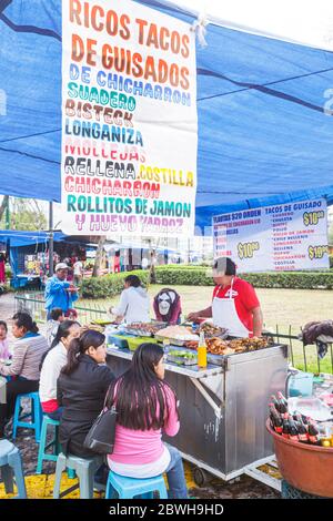 Mexiko-Stadt, Mexiko, Mexiko, Metrostation Chapultepec, Markt, Mercado, Hispanic, ethnischer Mann, Männer, Erwachsene, Erwachsene, Frauen, Familien, Kinder Stockfoto