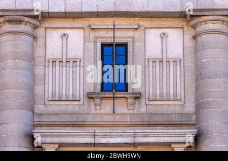 Parrillas en la fachada del Real Monasterio de San Lorenzo de El Escorial. Madrid. España Stockfoto