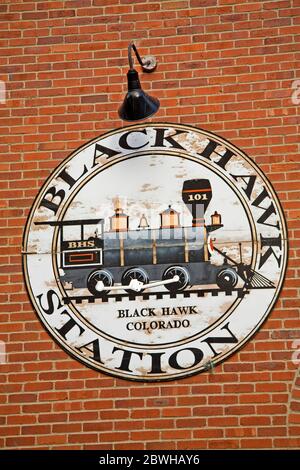Schild an der Wand der Black Hawk Station Casion, Black Hawk City, Rocky Mountains, Colorado, USA Stockfoto