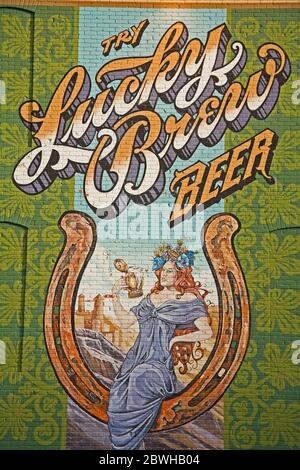 Biergemälde an der Kasinowand, Black Hawk City, Rocky Mountains, Colorado, USA Stockfoto