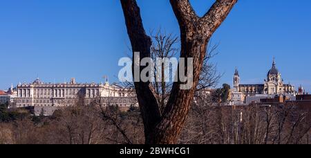 Palacio Real y Catedral de la Almudena. Madrid. España Stockfoto