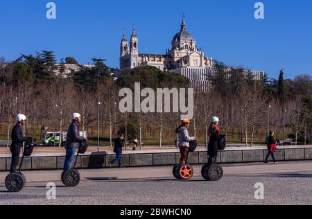 Catedral de la Almudena vista desde Madrid Río. Madrid. España Stockfoto