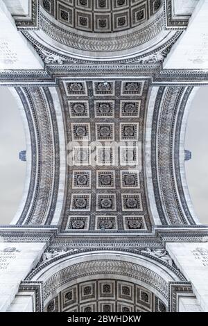 Stilisierte Ansicht des Triumphbogens in Paris, von der Unterseite des Arc aus gesehen Stockfoto