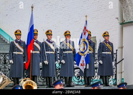 Moskau, Russland - 10. Oktober 2015: Wechsel der Präsidentengarde-Zeremonie im Kreml-Komplex Stockfoto