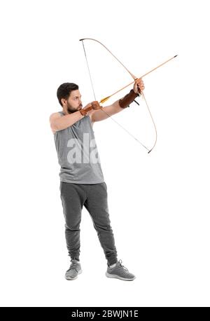 Schöner Mann mit Armbrust auf weißem Hintergrund Stockfoto