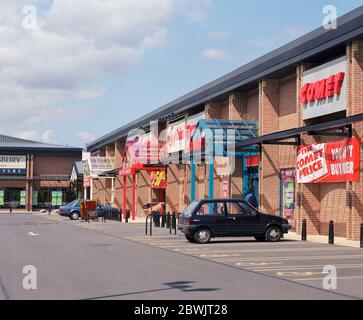 1995, Retail Park in Darlington, Nordostengland, Großbritannien Stockfoto