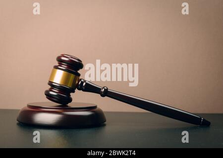 Richter gavel auf einem Holztisch. Der Begriff des Rechts. Urteil, Gerechtigkeit Stockfoto