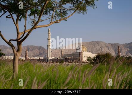 Fernansicht der Sultan Qaboos Grand Moschee in Maskat, Oman Stockfoto