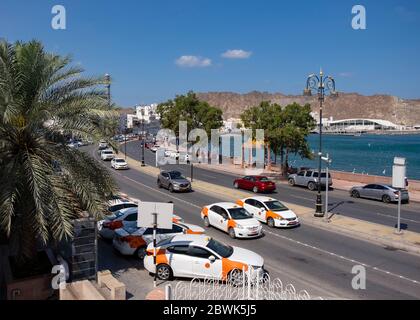 Taxistand an der Corniche, Mutrah, Muscat, Sultanat von Oman. Stockfoto