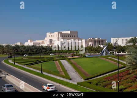 Erhöhte Sicht auf das Royal Opera House, Muscat, Shati Al-Qurm Bezirk, Sultanat von Oman. Stockfoto