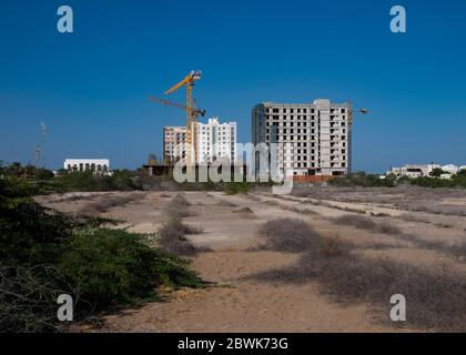 Bau von Wohnungen am Strand in Al Ghubrah Vorort von Muscat, Sultanat von Oman Stockfoto