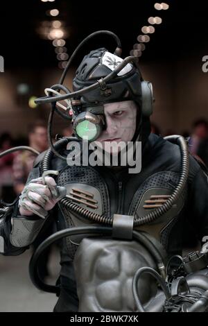 Anhänger, die als ihre Lieblingsfiguren der Popkultur verkleidet sind, nehmen an der London Comic Con im Excel Center 23.10.2015 Teil Stockfoto