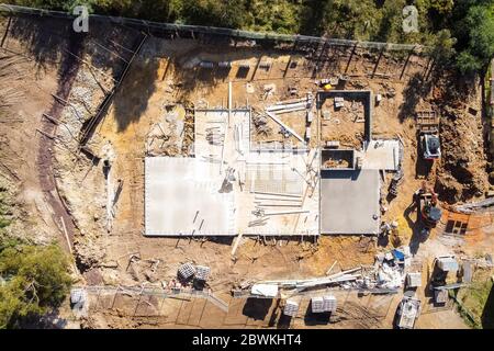 Melbourne Australien 4. Mai 2020 : Luftaufnahme eines Bauortes, der für ein neues Haus im Melbourne Vorort Donvale gebaut und vorbereitet wird Stockfoto