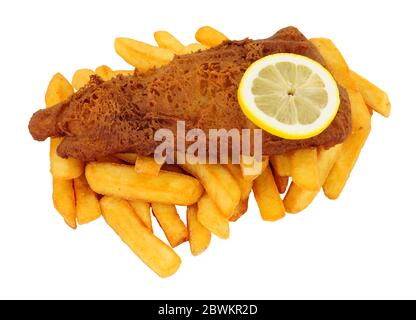 Bier zerschlagenen Fisch und Chips Mahlzeit isoliert auf einem weißen Hintergrund Stockfoto