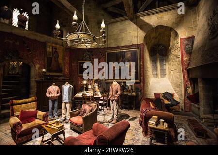 Das Studio-Set des Gryffindor Common Room, ausgestellt bei der Making of Harry Potter Studio Tour in der Warner Bros.Harry Potter, Studio Tour, Großbritannien. Stockfoto