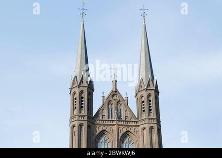 Blick auf De Krijtberg Kerk, eine römisch-katholische Kirche, die dem heiligen Franz Xaver gewidmet ist, in Amsterdam, Niederlande Stockfoto