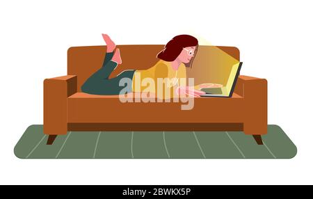 Freiberufliches Heim- oder Studienkonzept. Remote-Arbeit. Frau arbeitet zu Hause sitzen. Mädchen mit Computer liegt auf der Couch. Cartoon flache Vektor-Illustration. Stock Vektor